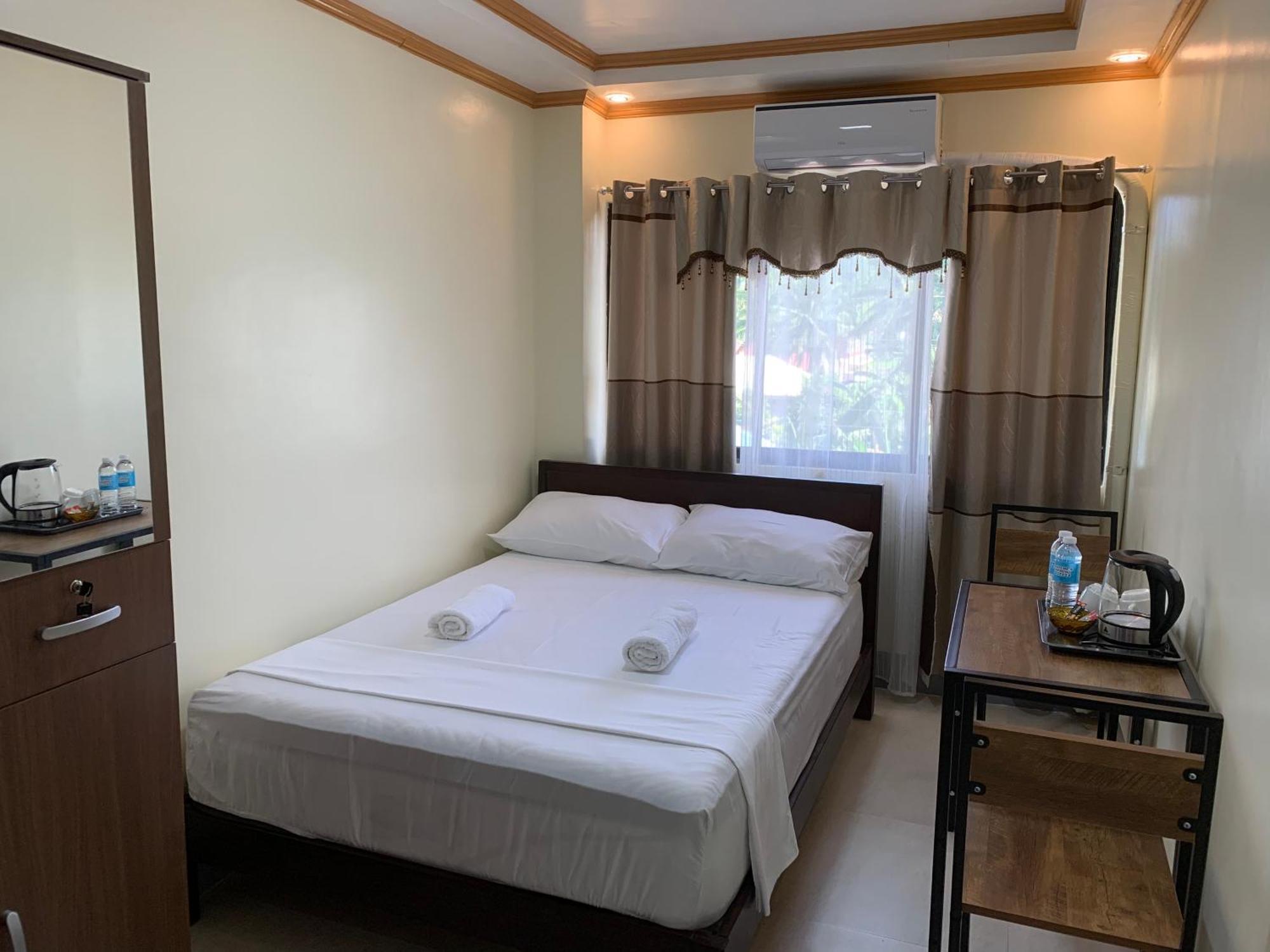 Zl Travelers Inn Batuan Екстериор снимка
