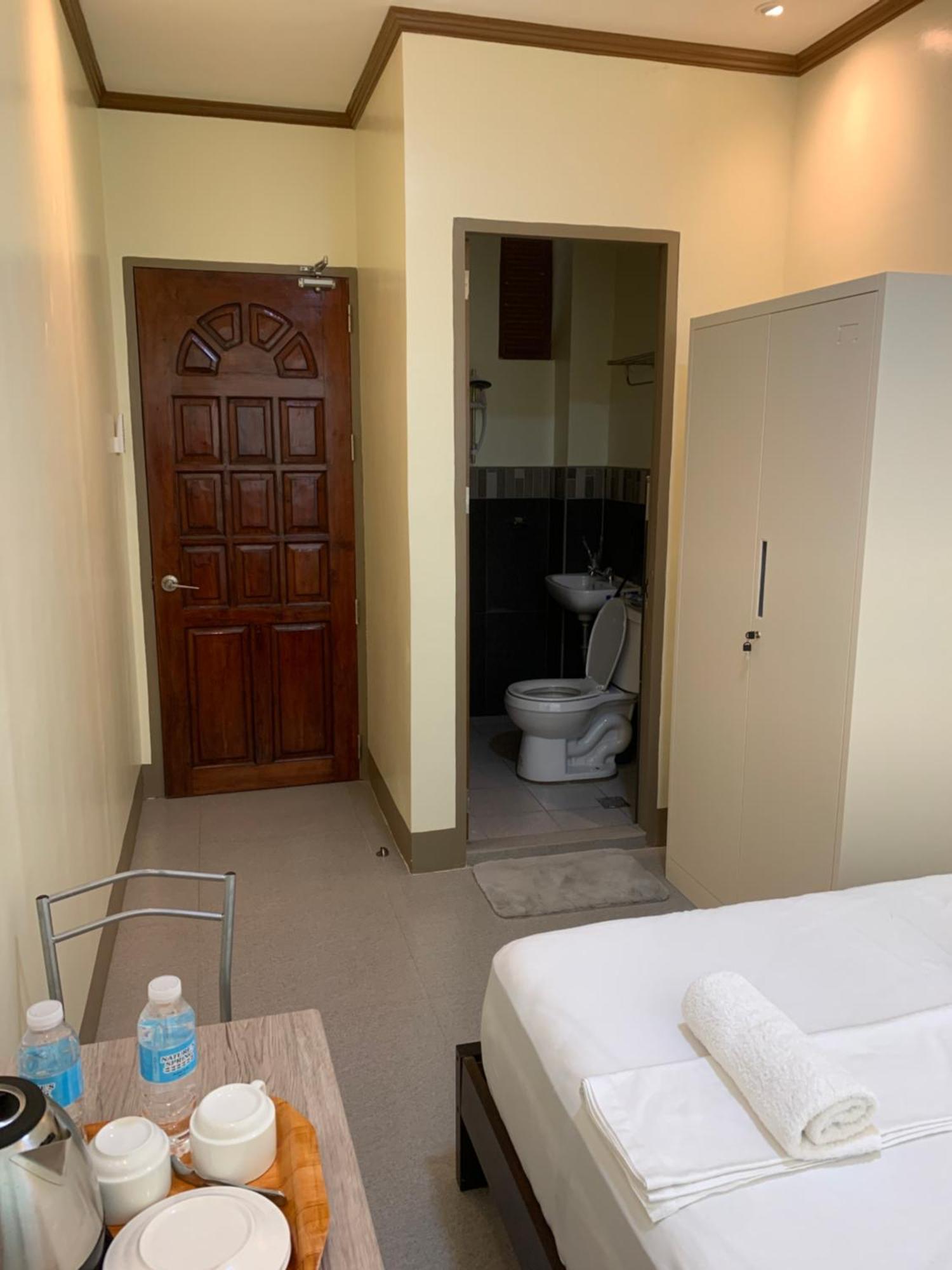 Zl Travelers Inn Batuan Екстериор снимка