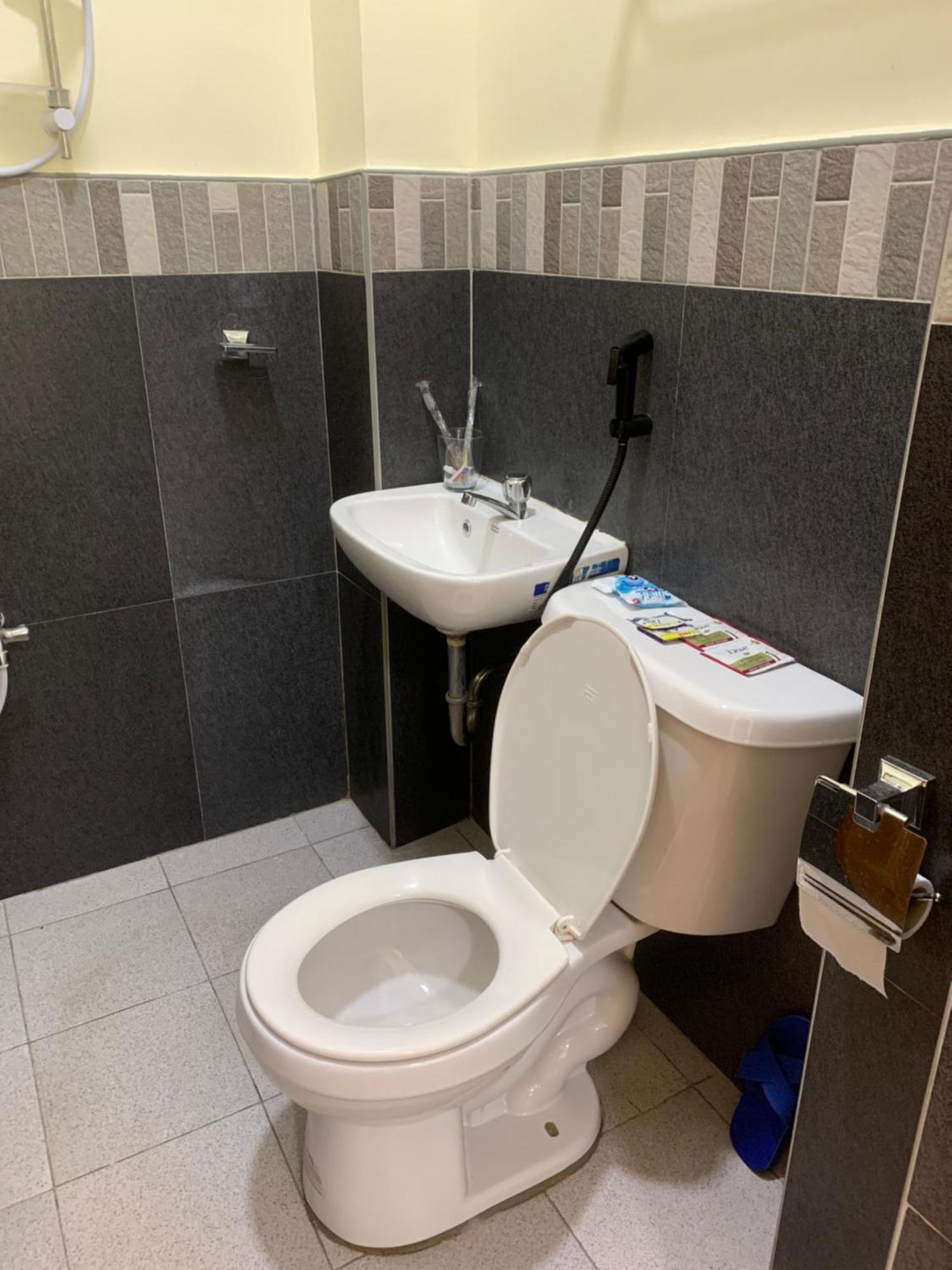 Zl Travelers Inn Batuan Екстериор снимка