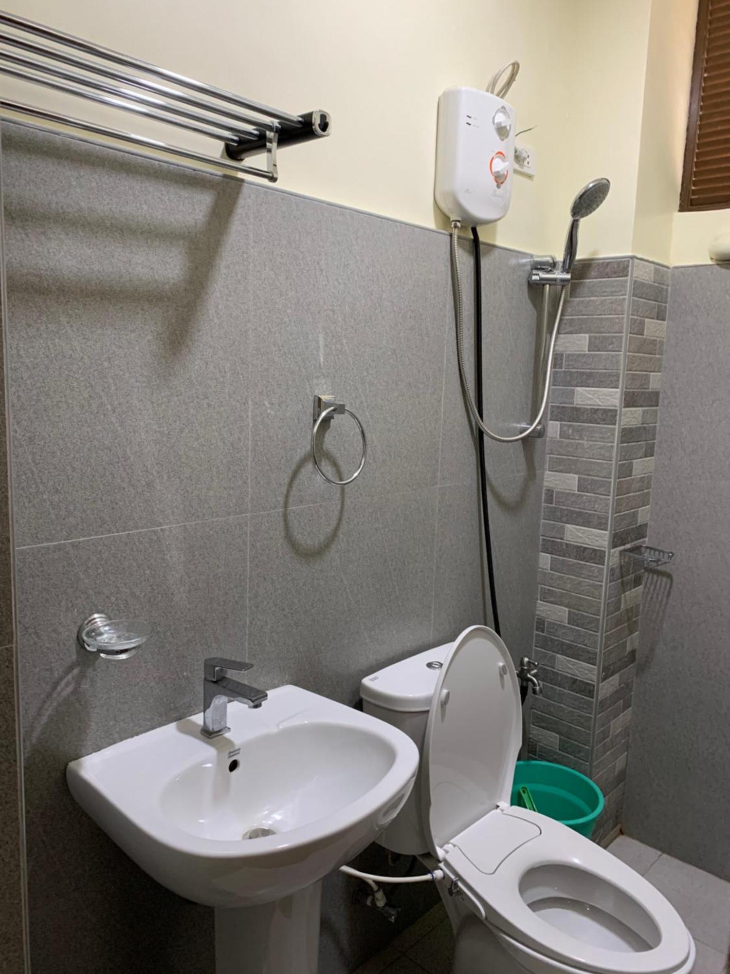 Zl Travelers Inn Batuan Екстериор снимка