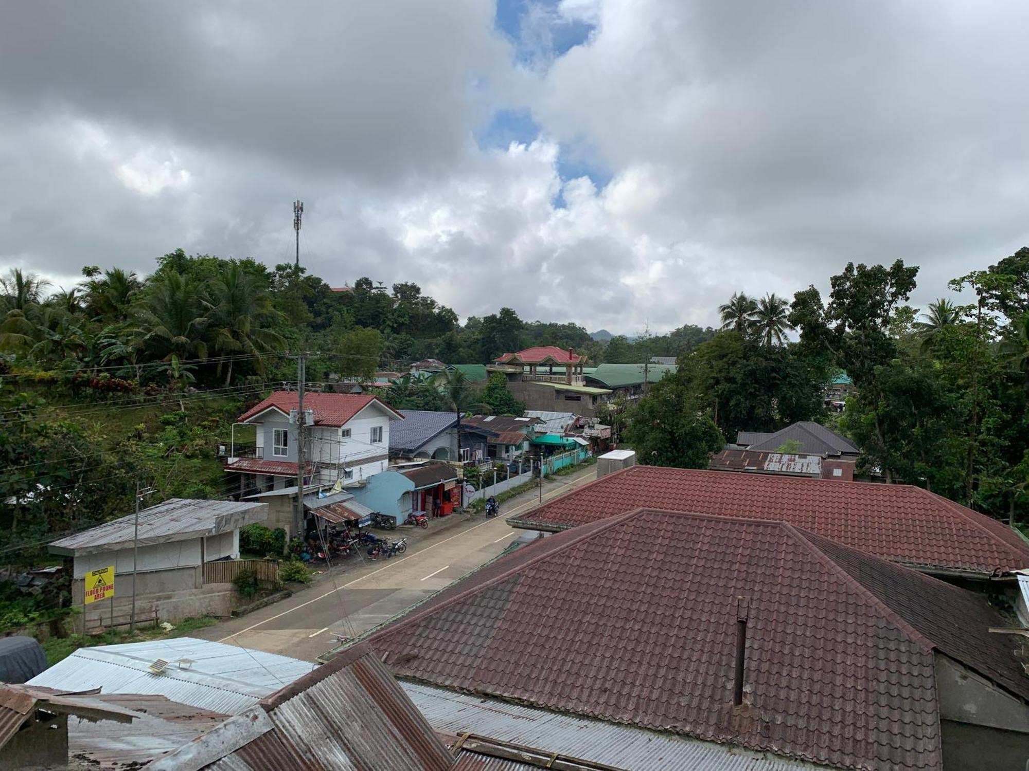 Zl Travelers Inn Batuan Екстериор снимка