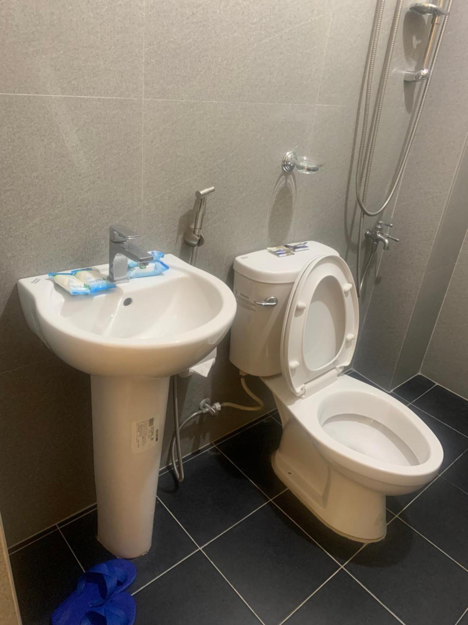 Zl Travelers Inn Batuan Екстериор снимка
