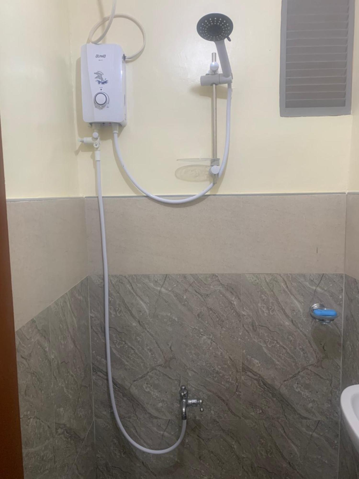 Zl Travelers Inn Batuan Екстериор снимка
